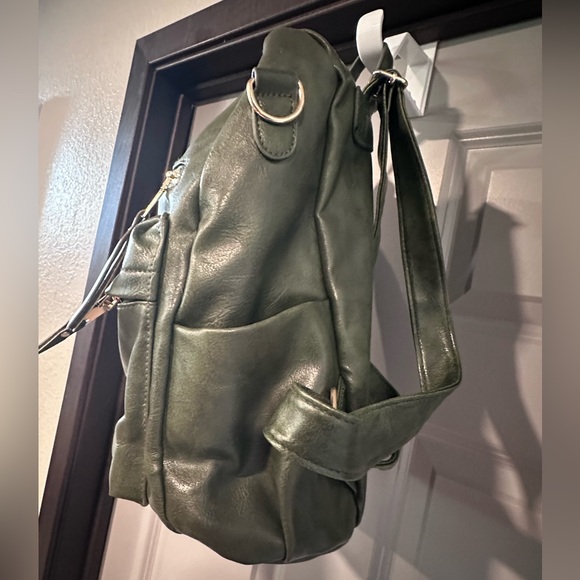 Modern+Chic Brielle green backpack - Picture 3 of 11